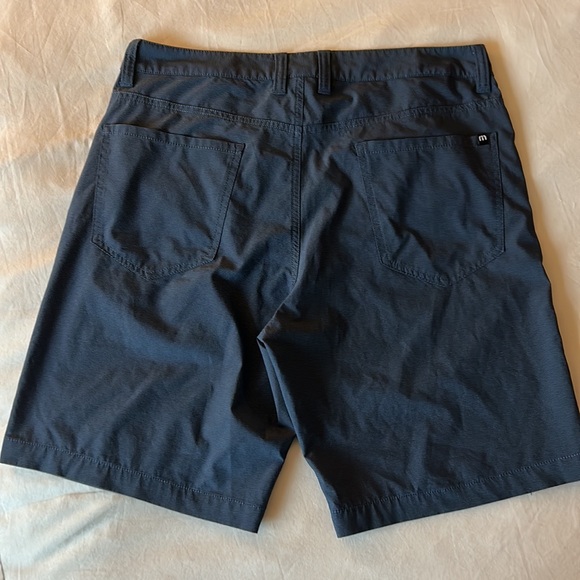 Travis Matthew’s Lightweight Shorts - Picture 3 of 4